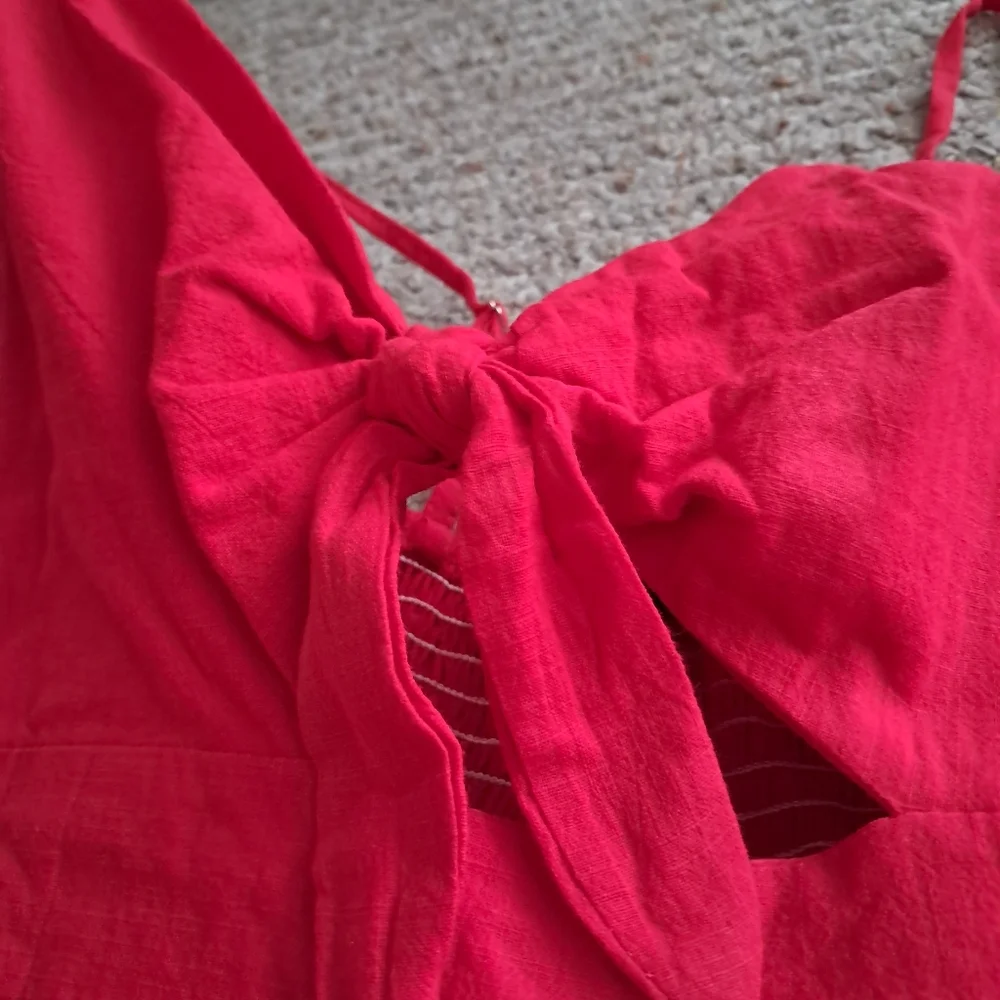 Adjustable spaghetti strap red dress - Picture 4 of 9